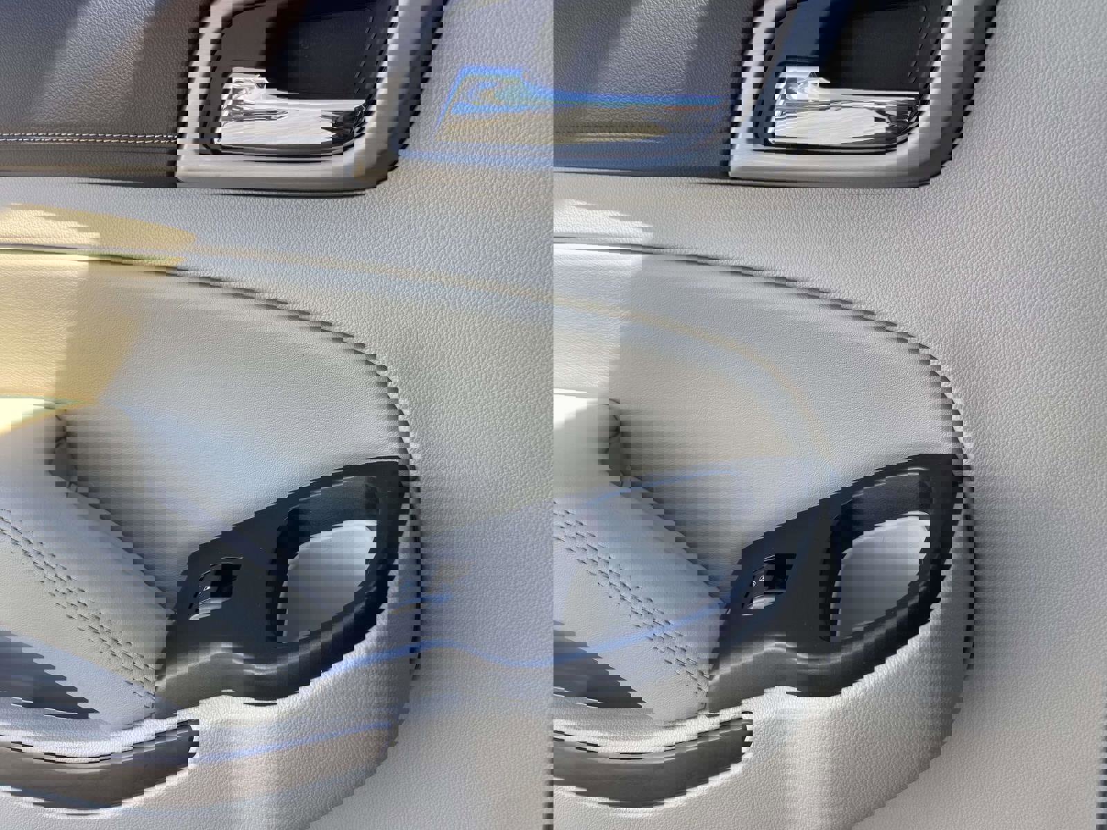 Used 2020 GMC Yukon Denali w/ Enhanced Security Package image 17