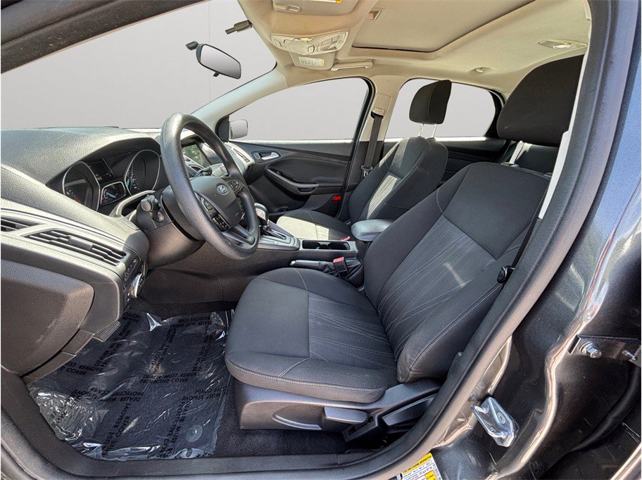 Used 2017 Ford Focus SEL FWD image 2
