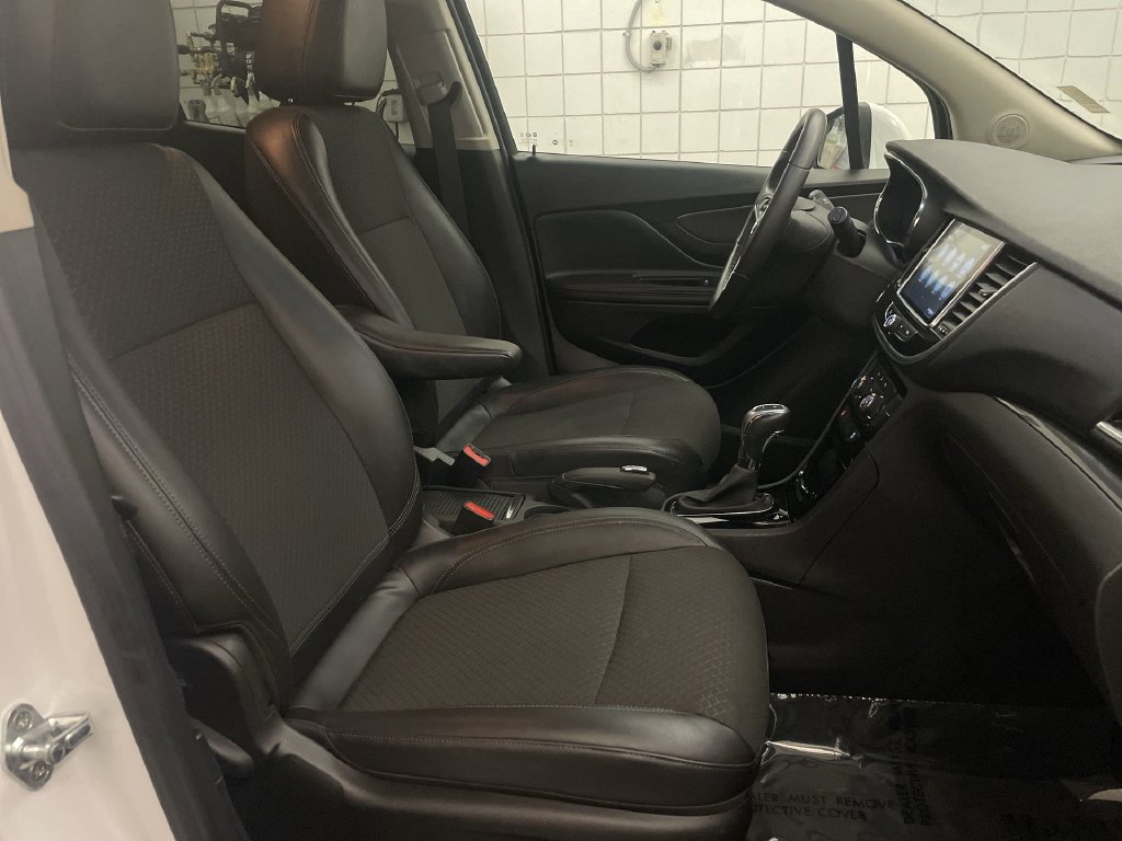 Used 2021 Buick Encore Preferred AWD/4WD image 19