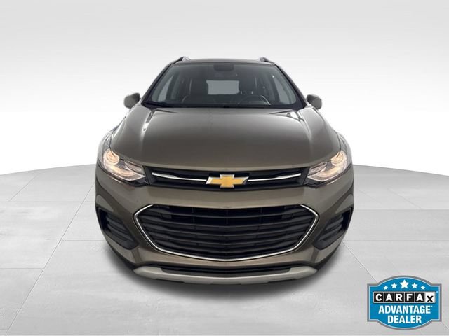 Used 2021 Chevrolet Trax LT w/ Premium Seat Package FWD image 2
