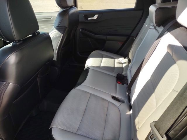 Used 2025 Ford Escape SE image 11