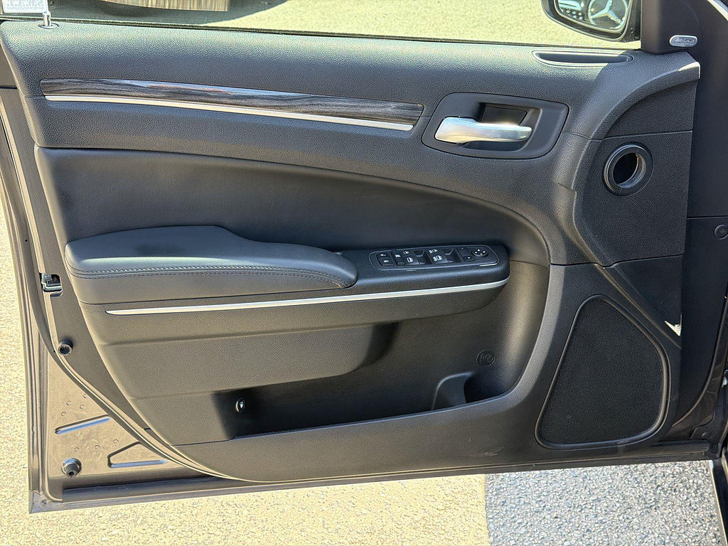 Used 2022 Chrysler 300 Touring L w/ Safetytec Plus Group RWD image 20
