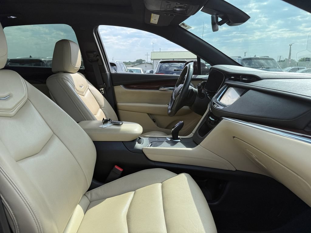 Used 2017 Cadillac XT5 Luxury w/ Driver Awareness Package FWD image 42