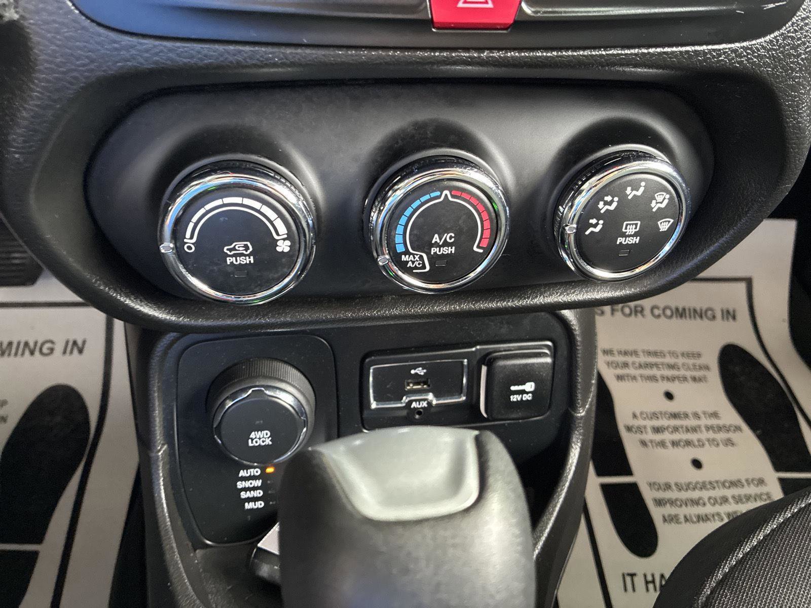 Used 2017 Jeep Renegade Altitude AWD/4WD image 22