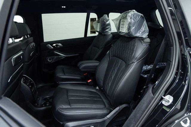 New 2026 BMW X7 M60i image 25