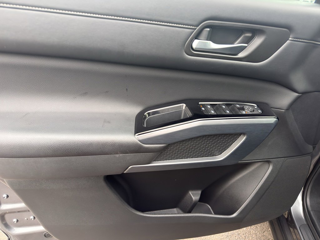 Certified 2024 Nissan Pathfinder SL w/ Black Appearance Package image 13