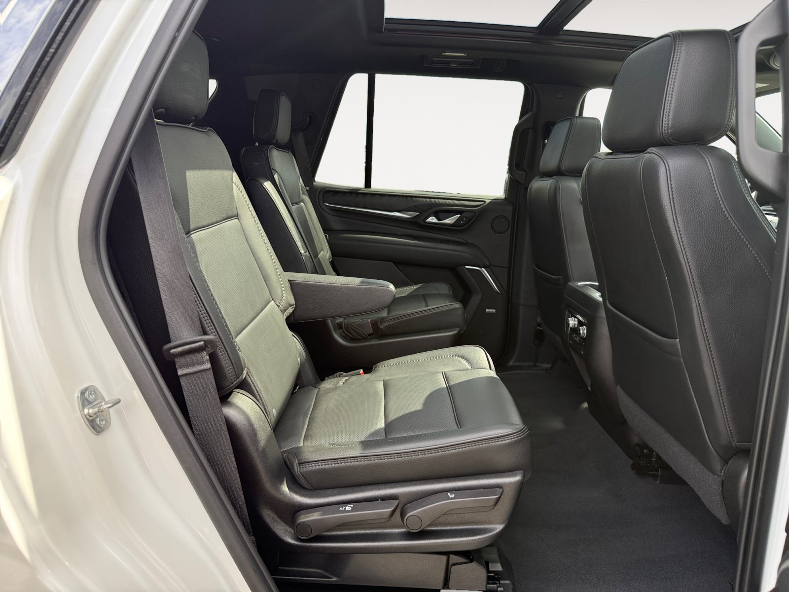 Used 2022 GMC Yukon Denali AWD/4WD image 18