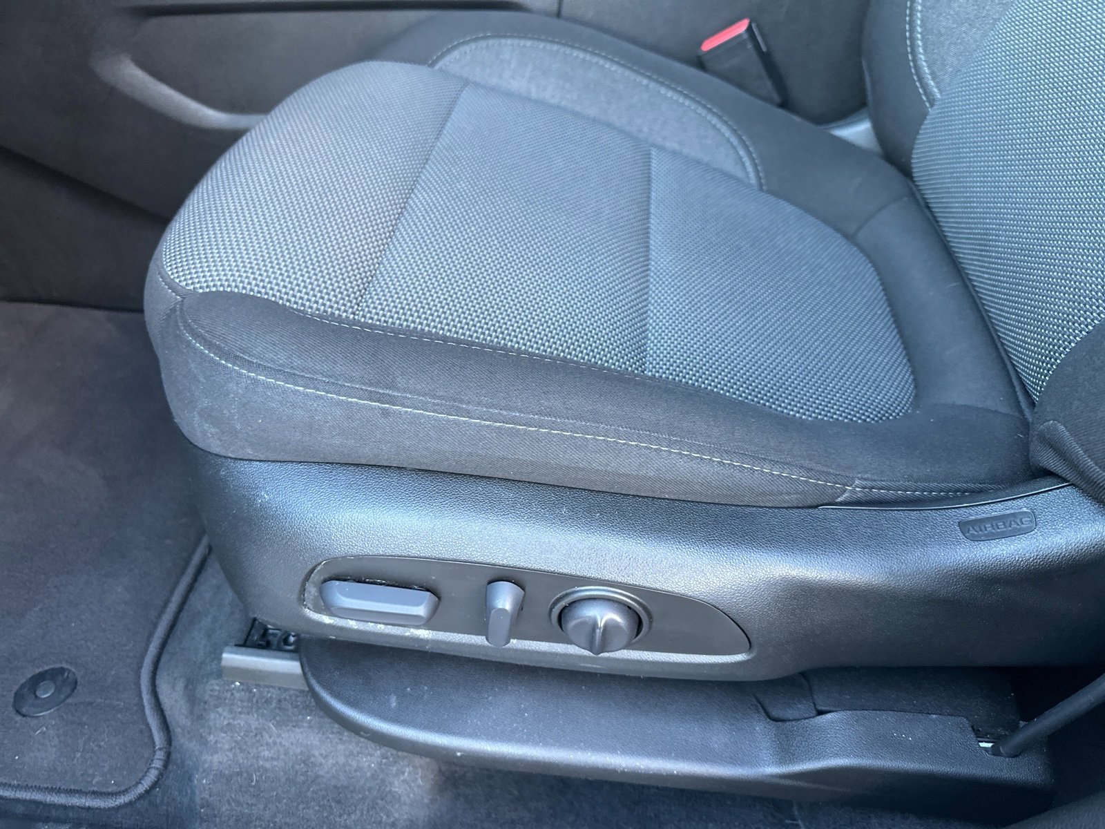 Used 2023 Chevrolet Traverse LT image 20