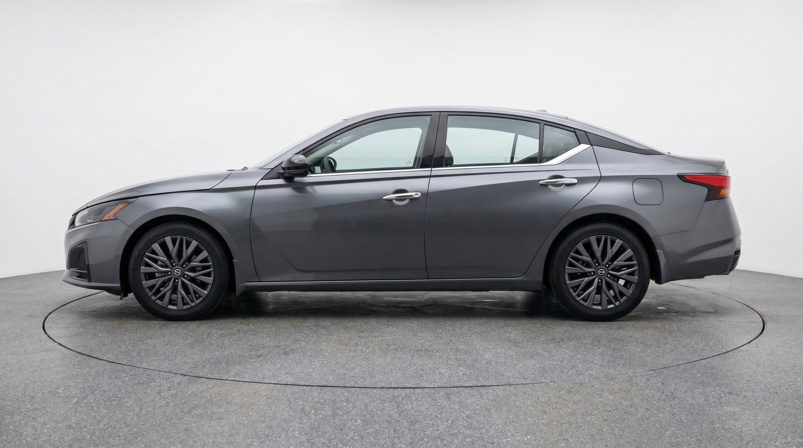 Used 2025 Nissan Altima 2.5 SV FWD image 5