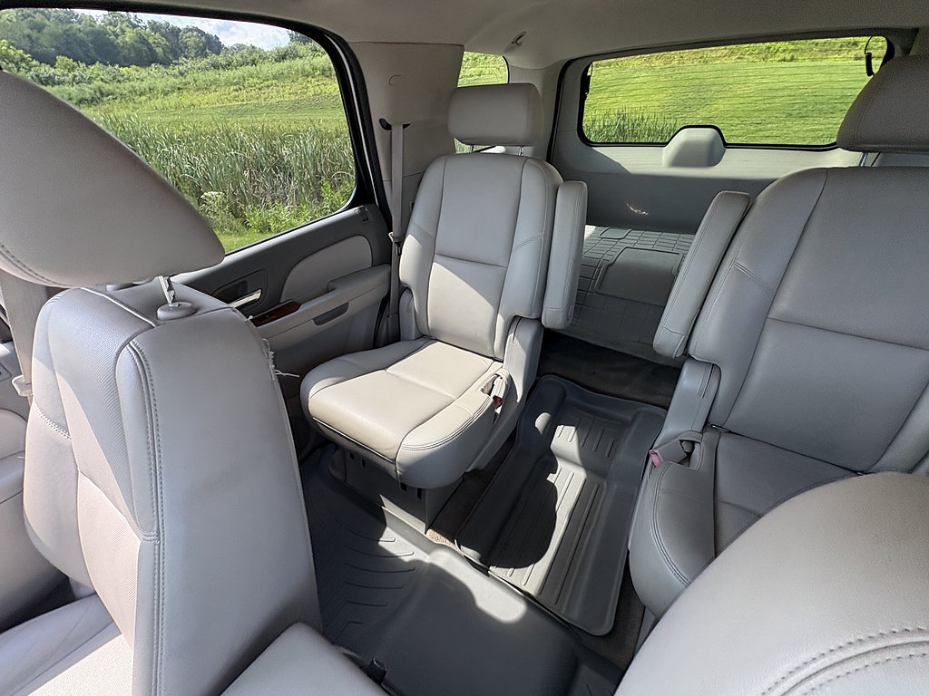 Used 2010 Chevrolet Tahoe LTZ RWD image 35