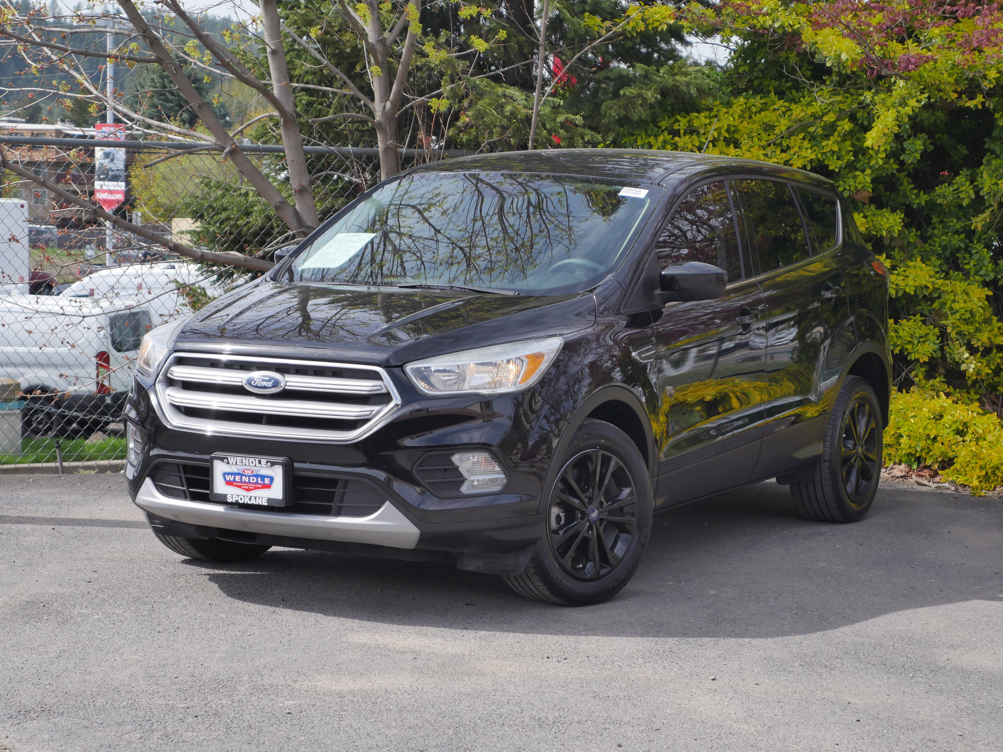 Used 2017 Ford Escape SE image 2