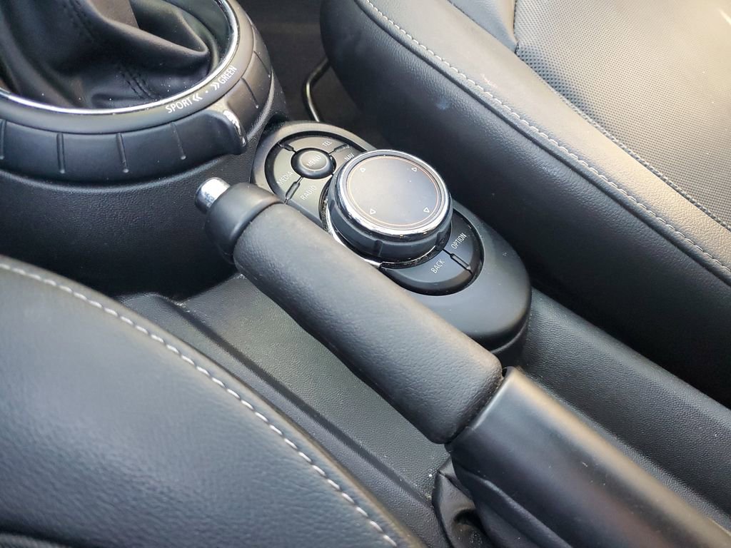 Used 2017 MINI Cooper 4-Door Hardtop image 25