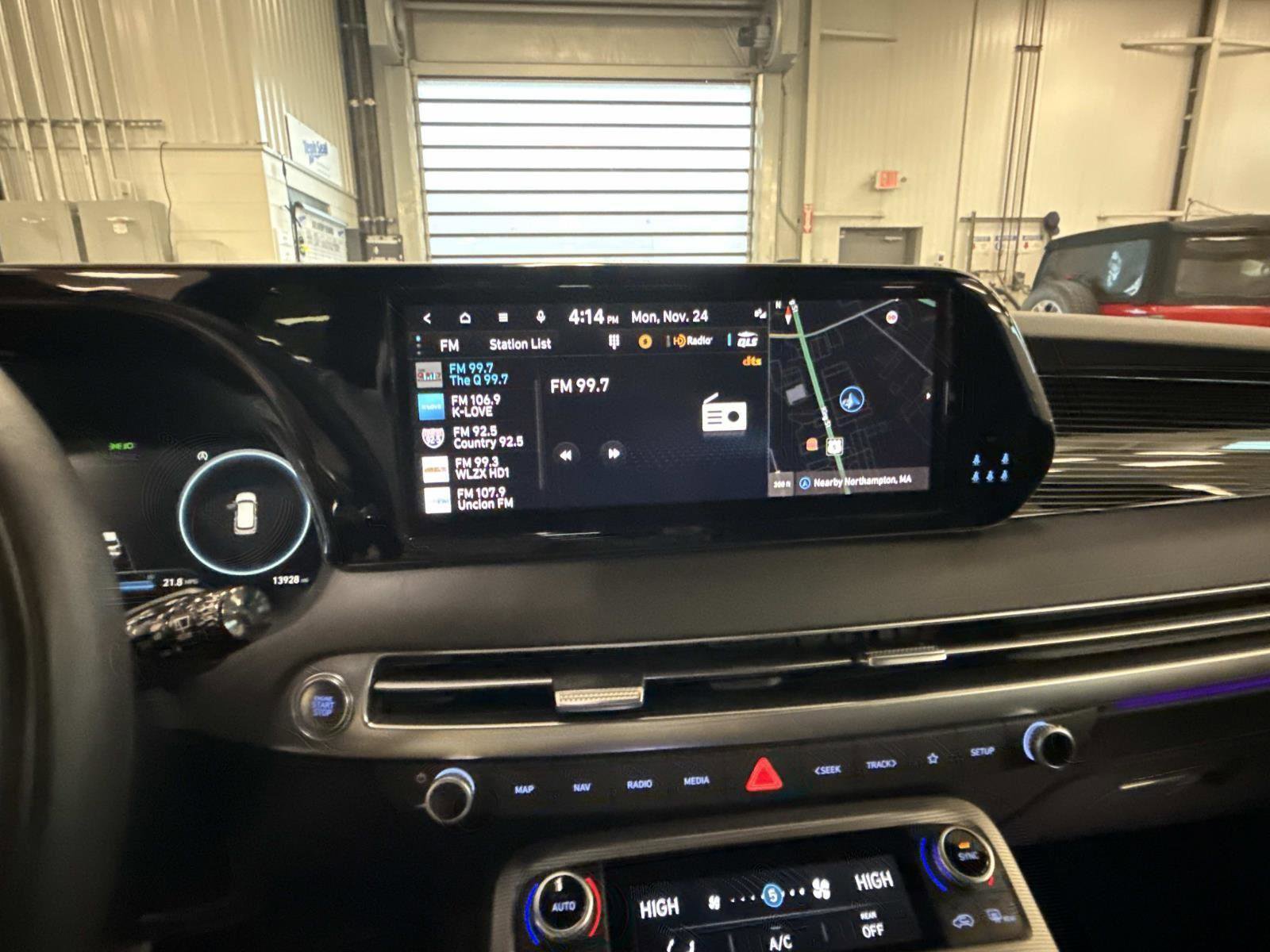 Used 2024 Hyundai Palisade Calligraphy image 25