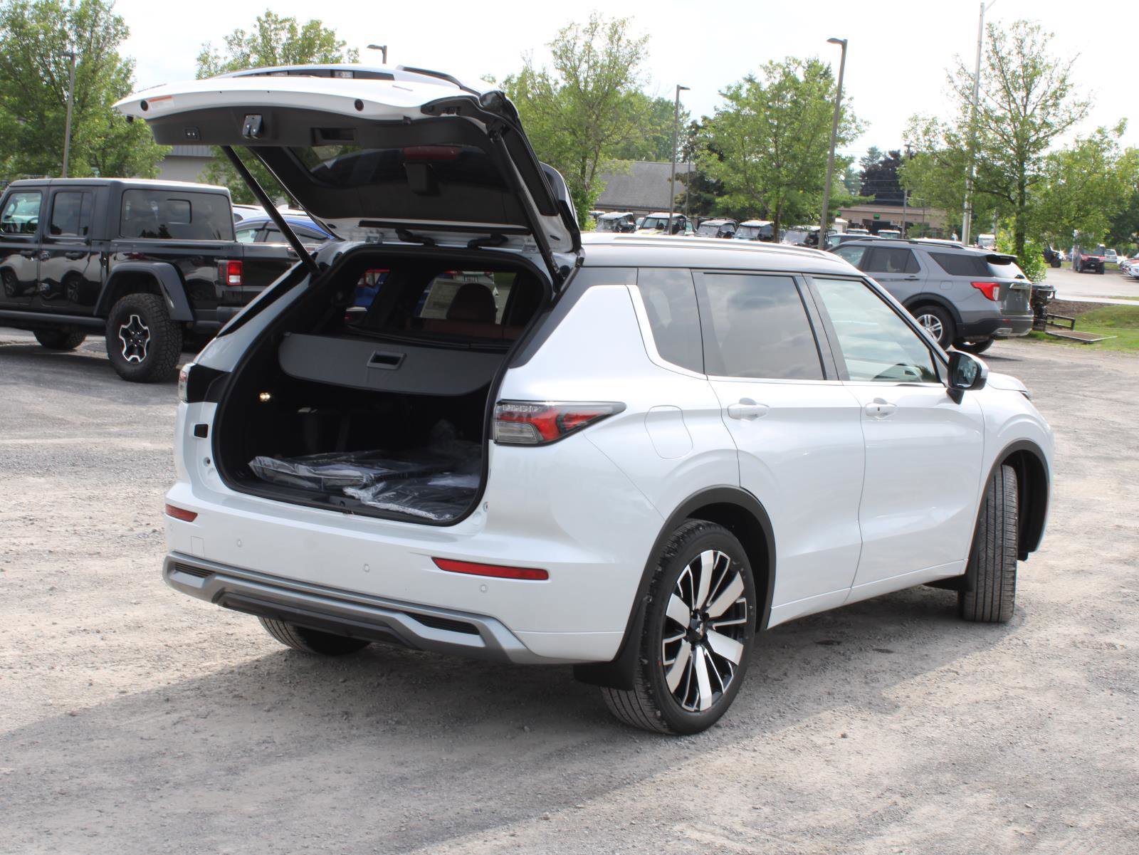 New 2025 Mitsubishi Outlander SEL image 10