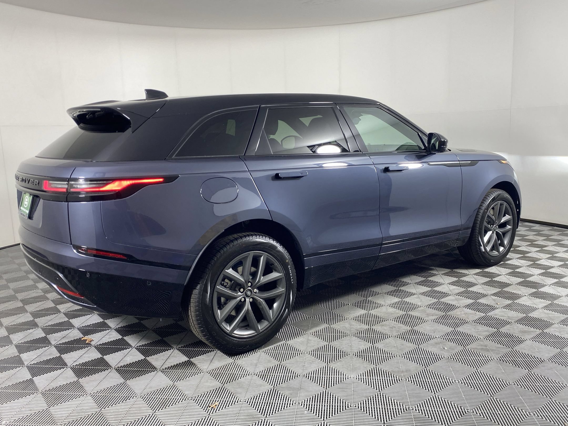 Used 2026 Land Rover Range Rover Velar Dynamic SE AWD/4WD image 7