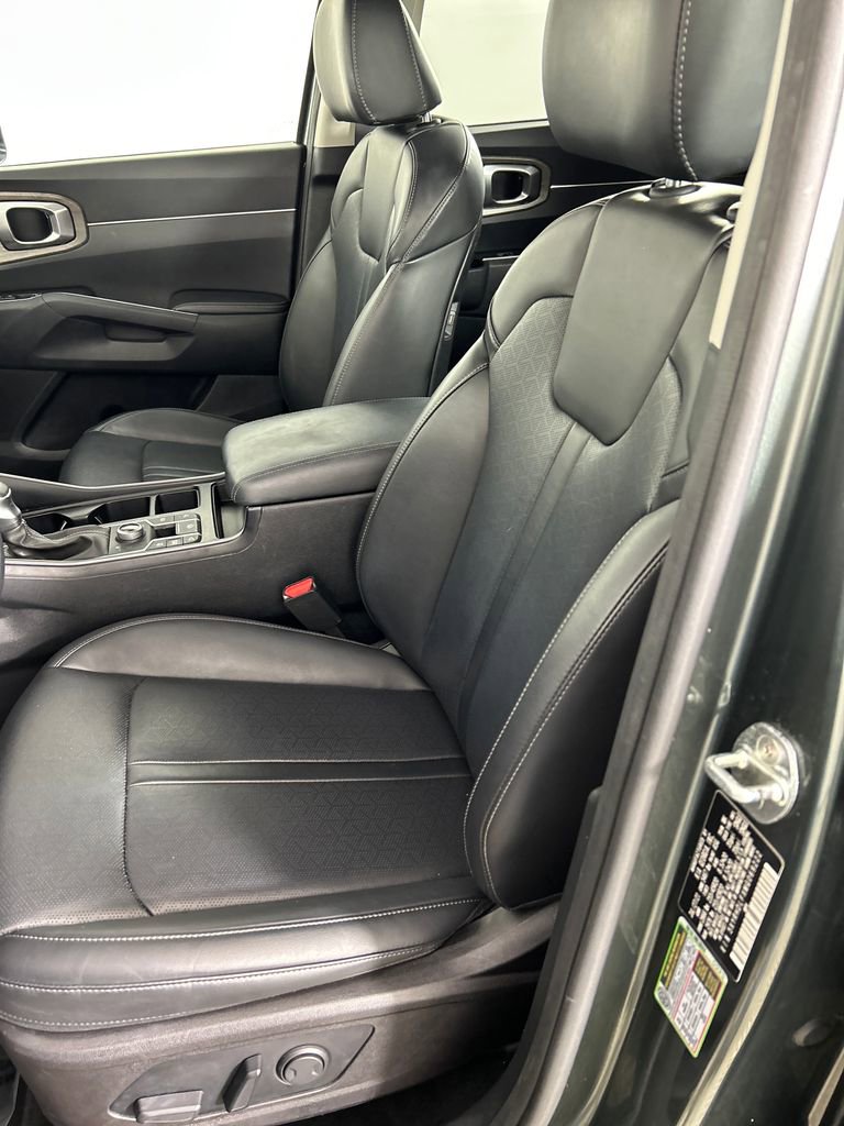 Used 2021 Kia Sorento EX w/ EX AWD X-Line Package image 11