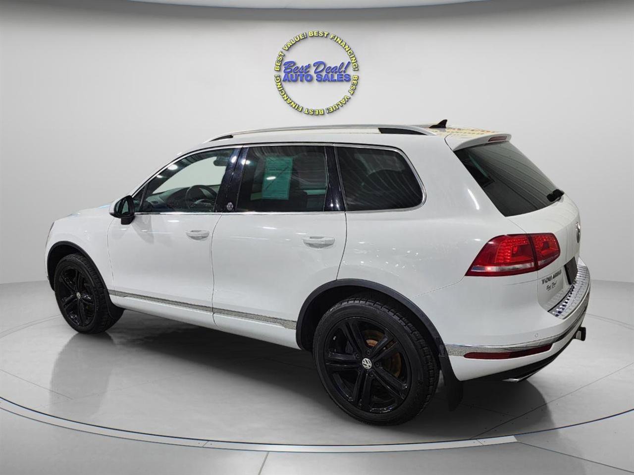 Used 2017 Volkswagen Touareg Wolfsburg Edition AWD/4WD image 4