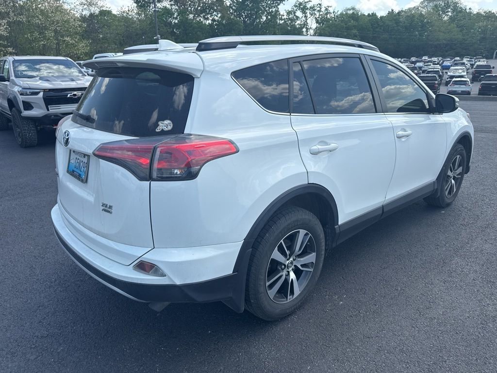 Used 2017 Toyota RAV4 XLE AWD/4WD image 3