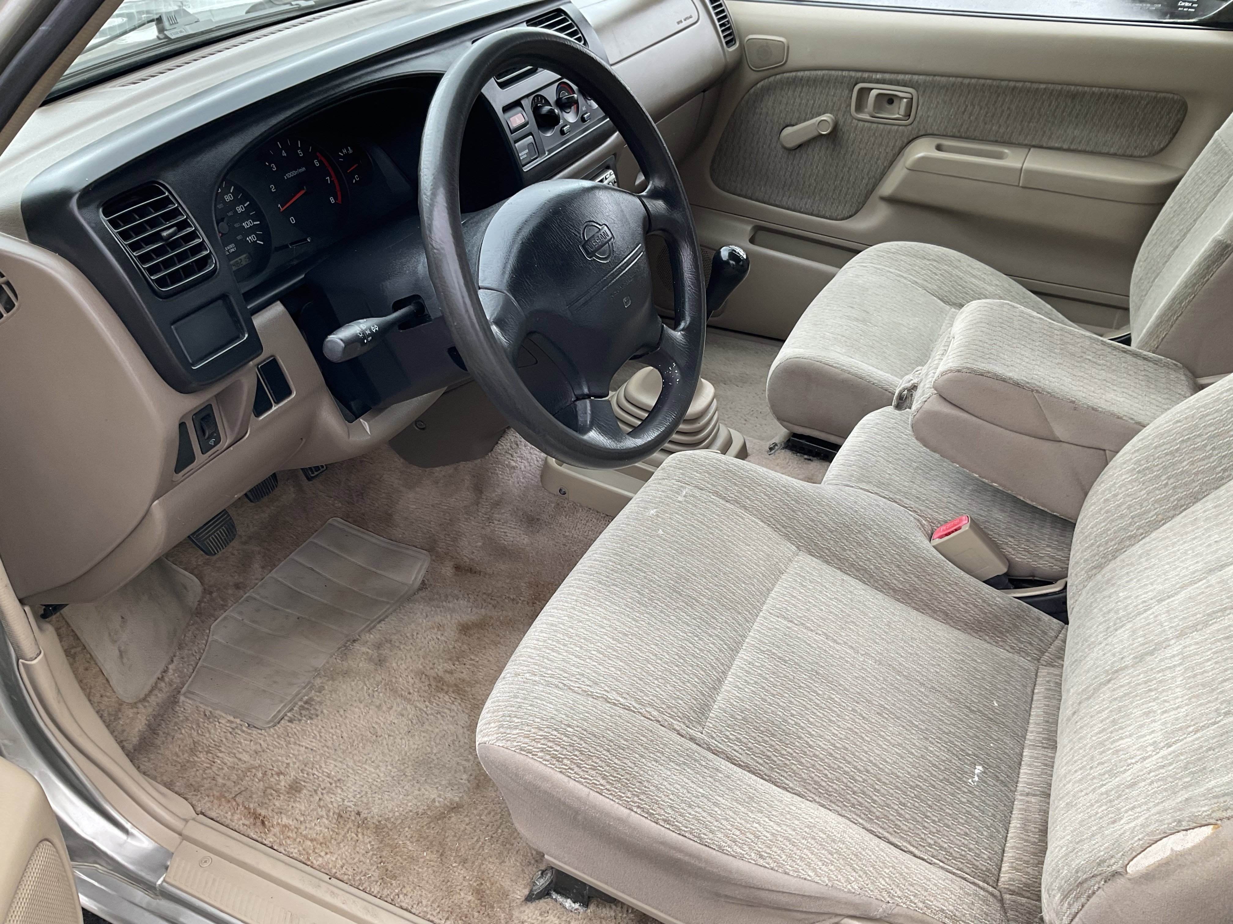 Used 2000 Nissan Frontier XE image 15