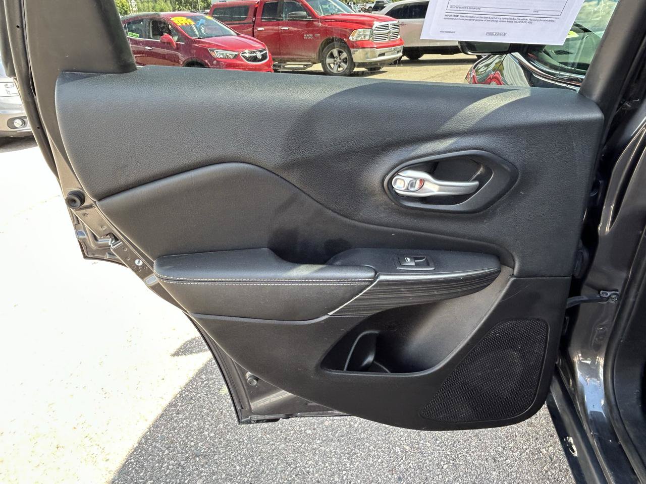 Used 2015 Jeep Cherokee Limited AWD/4WD image 13