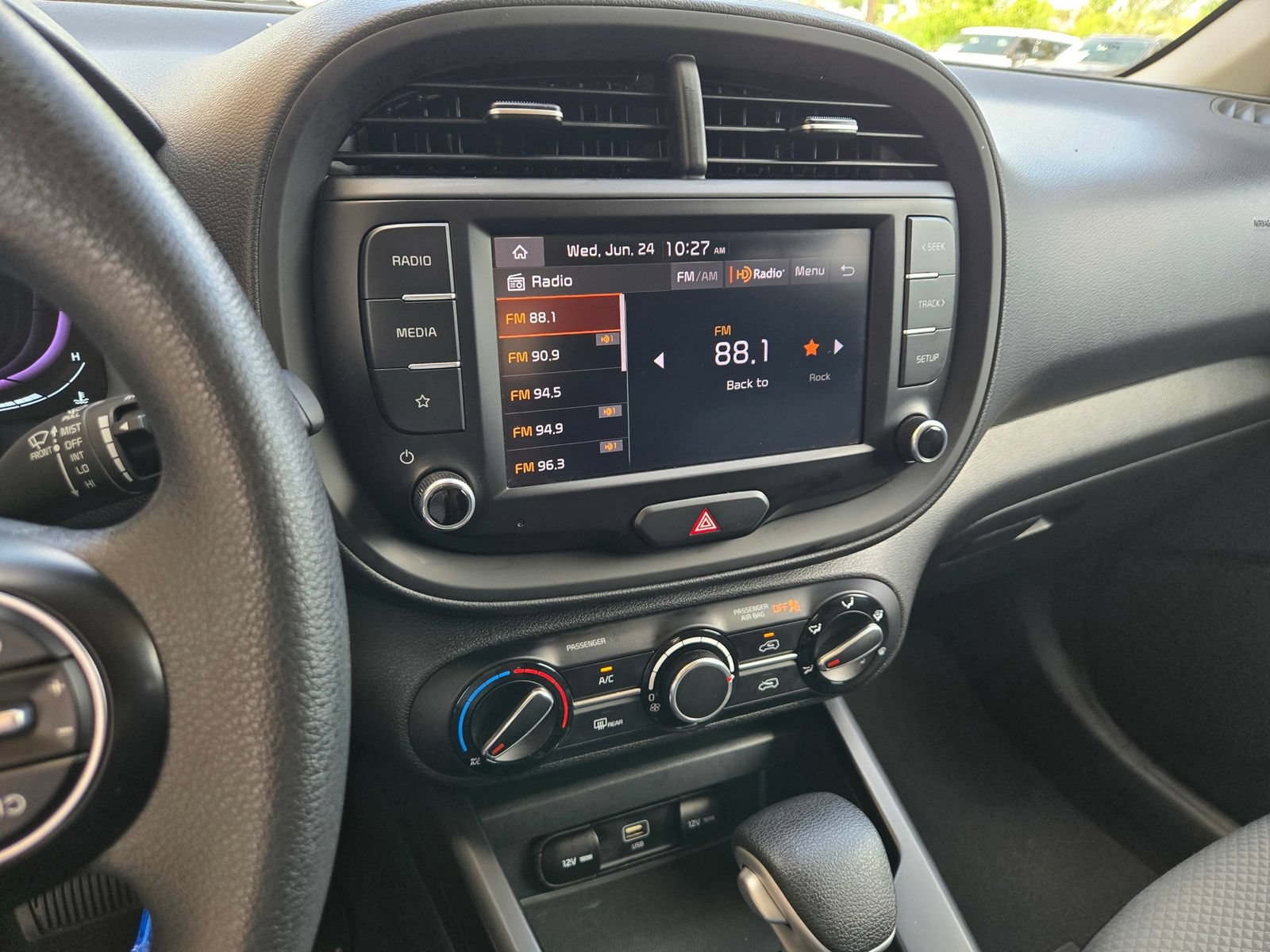 Used 2023 Kia Soul LX w/ Option Group 015 FWD image 15