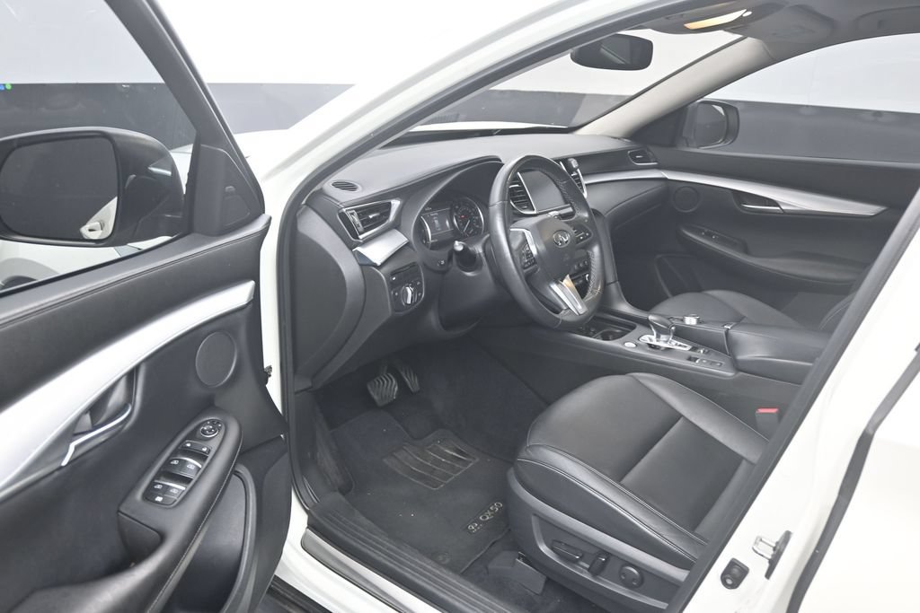 Used 2019 INFINITI QX50 Luxe w/ Navigation Package FWD image 10
