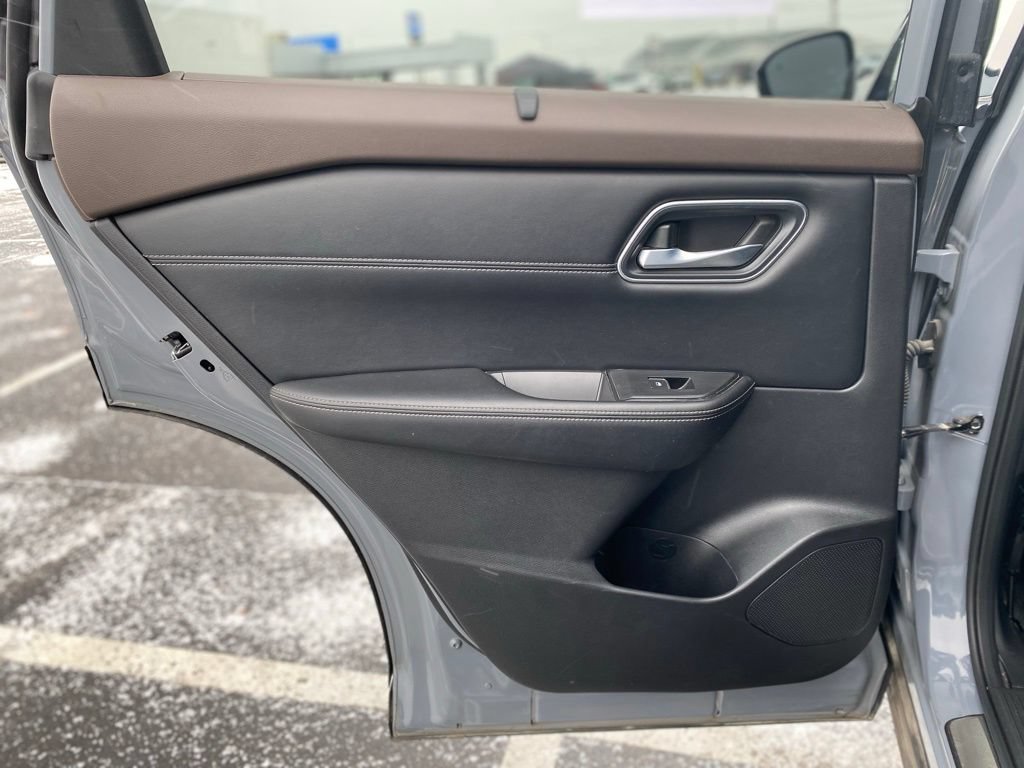 Used 2023 Nissan Rogue Platinum w/ Platinum Premium Package AWD/4WD image 16