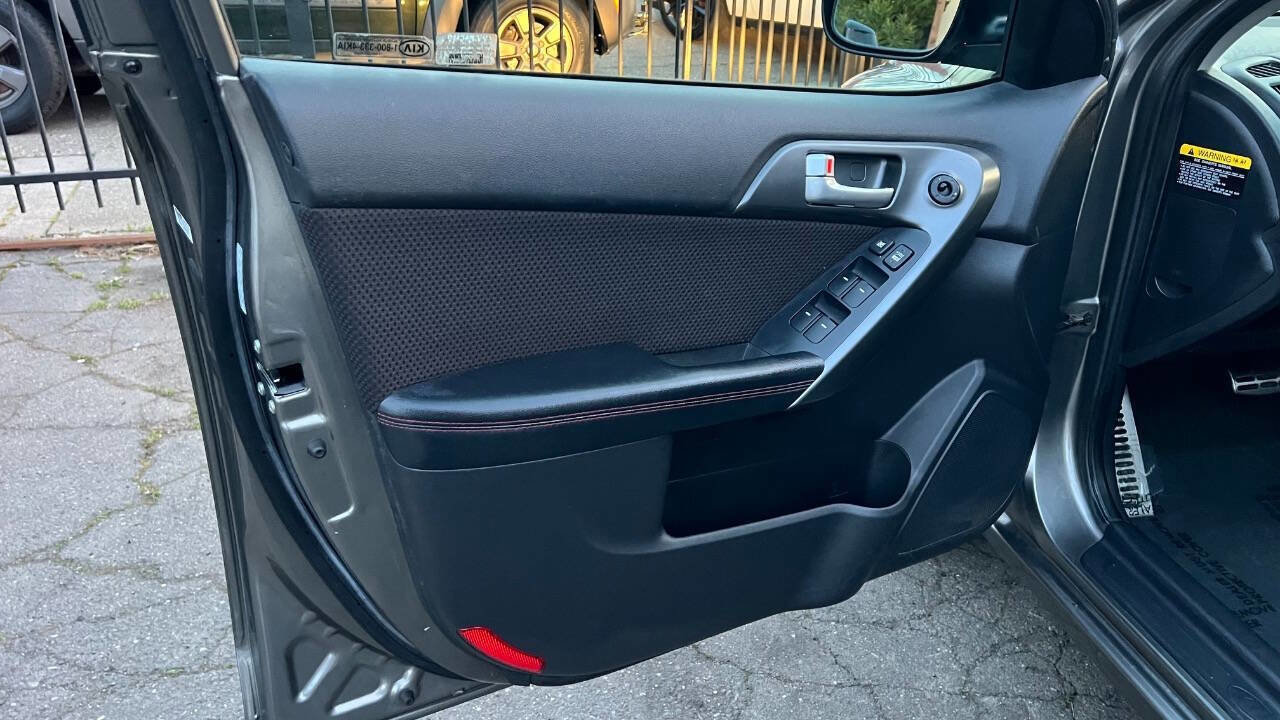 Used 2012 Kia Forte SX image 19