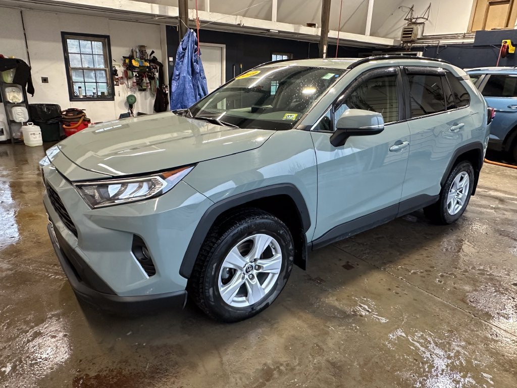 Used 2019 Toyota RAV4 XLE w/ Convenience Package AWD/4WD image 1