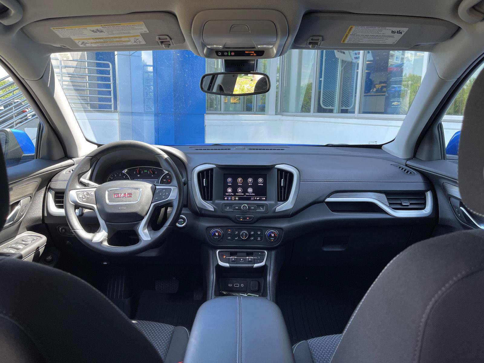 Used 2024 GMC Terrain SLE w/ Driver Convenience Package FWD image 23