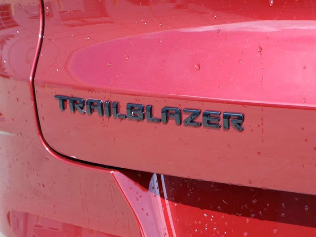 Used 2023 Chevrolet TrailBlazer RS w/ Convenience Package FWD image 8