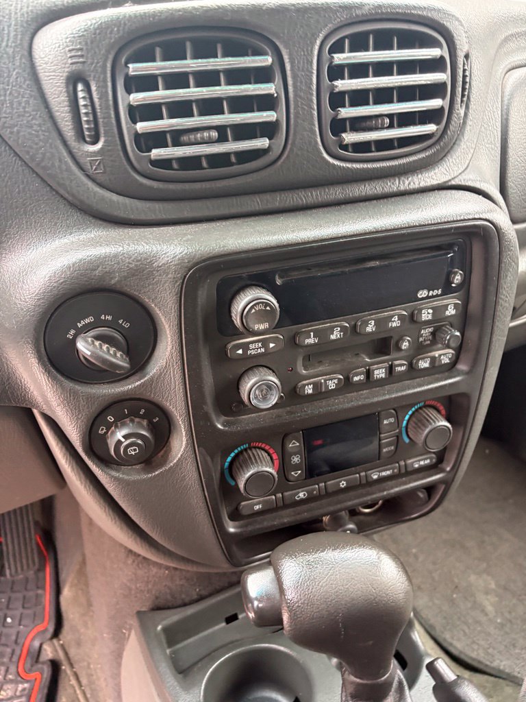 Used 2003 Chevrolet TrailBlazer LT w/ Driver Convenience Package AWD/4WD image 10