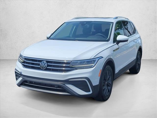 Used 2022 Volkswagen Tiguan SE FWD image 1