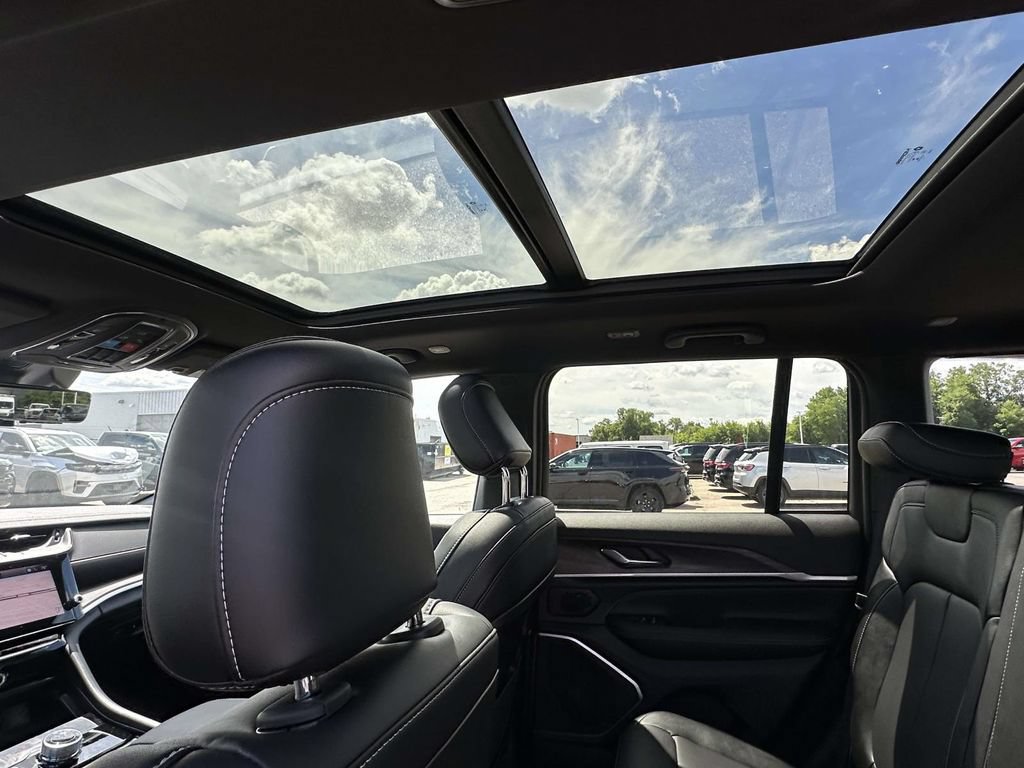 New 2026 Jeep Grand Cherokee Limited AWD/4WD image 11