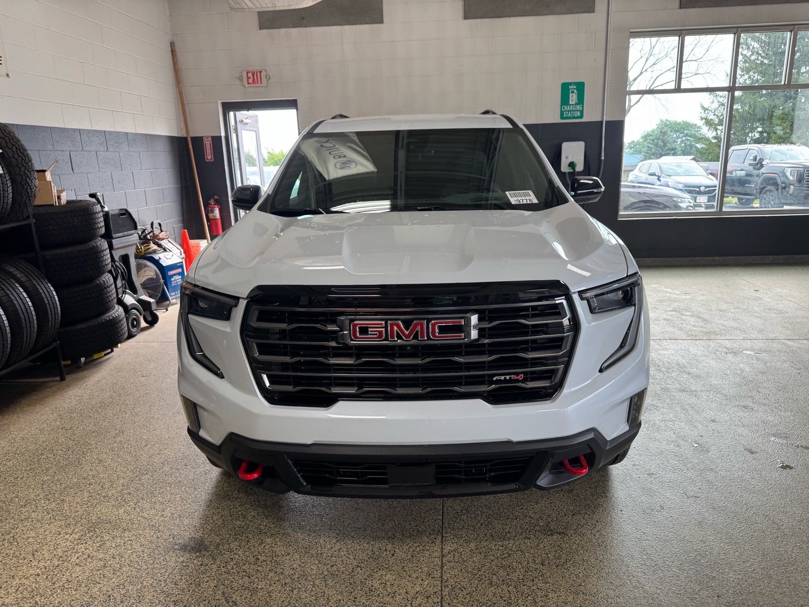 New 2027 GMC Acadia AT4 w/ Luxury Package AWD/4WD image 2