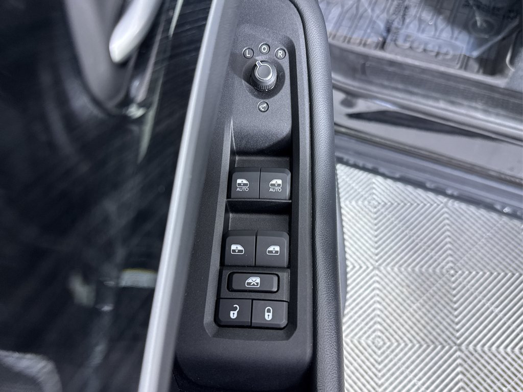 Used 2023 Jeep Grand Cherokee Trailhawk w/ Advanced Protech Group II AWD/4WD image 29