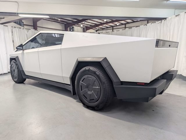 Used 2025 Tesla Cybertruck AWD Crew Cab image 4