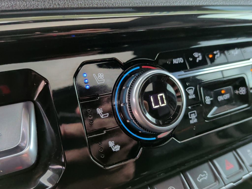 Used 2024 GMC Sierra 1500 AT4 w/ Technology Package image 29