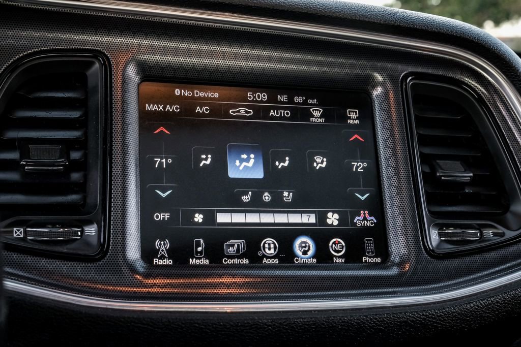 Used 2015 Dodge Challenger SRT w/ Technology Group image 29