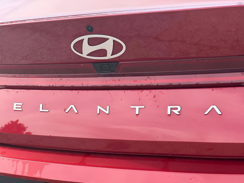 Used 2024 Hyundai Elantra SEL w/ Convenience Package image 9