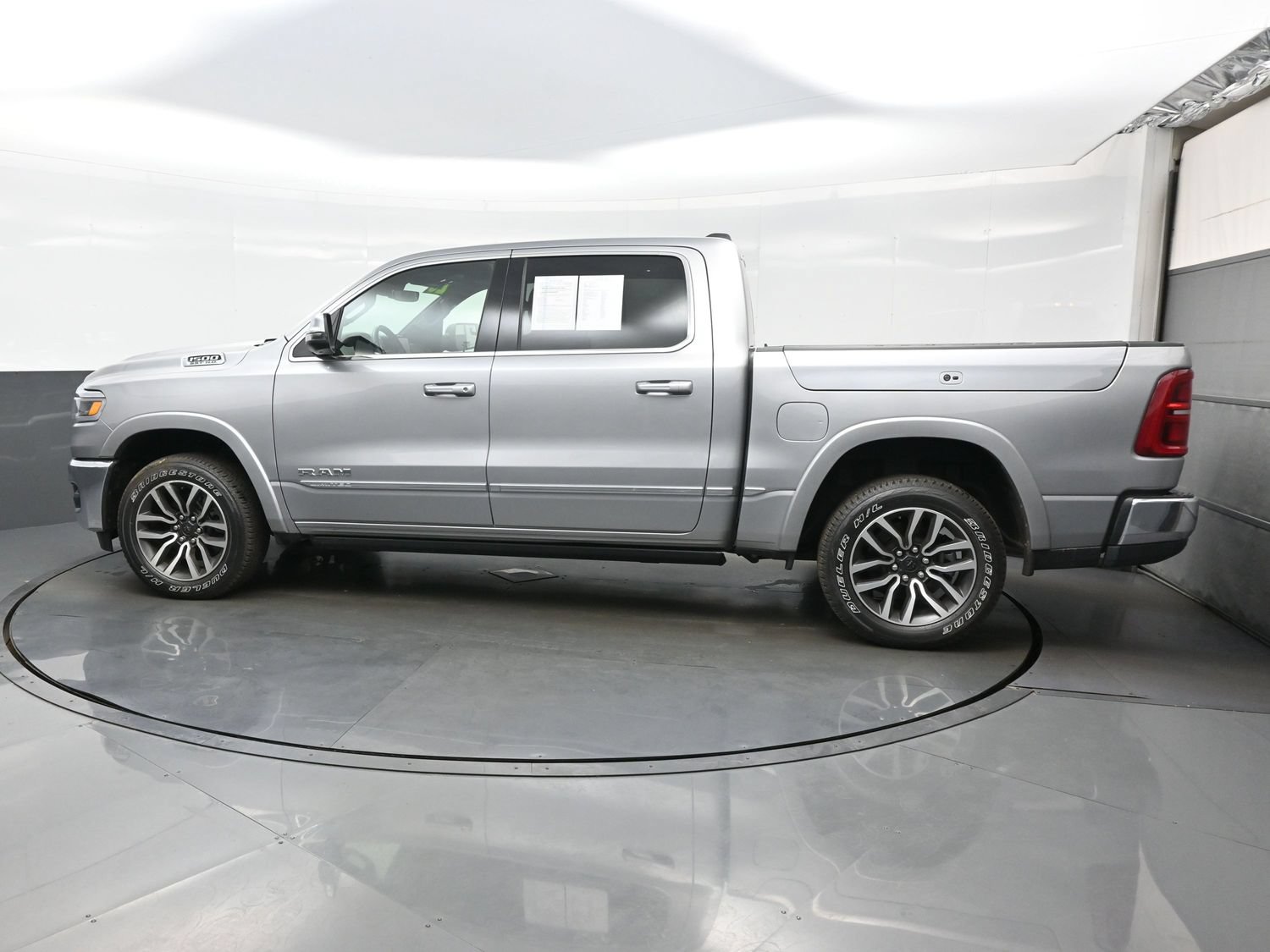 Used 2025 RAM 1500 Limited AWD/4WD image 4