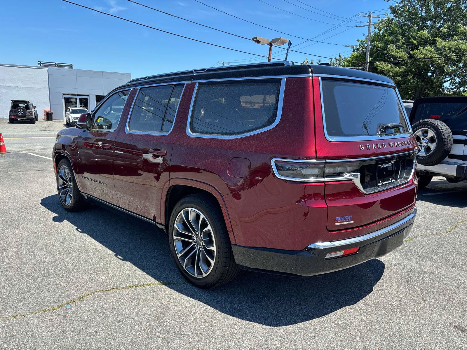 Certified 2022 Jeep Grand Wagoneer Series III w/ Rear Seat Video Group 1 AWD/4WD image 5