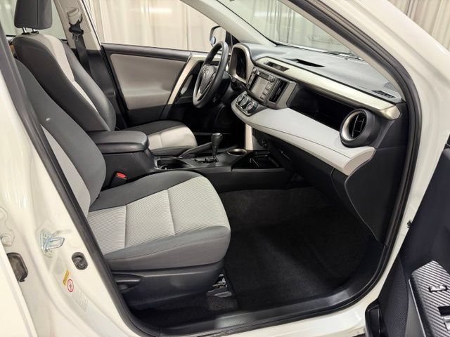 Used 2015 Toyota RAV4 LE AWD/4WD image 7