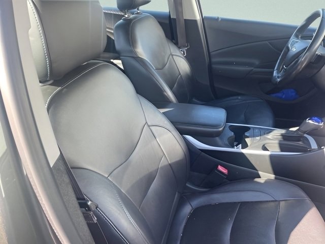 Used 2017 Chevrolet Volt LT w/ Comfort Package image 6