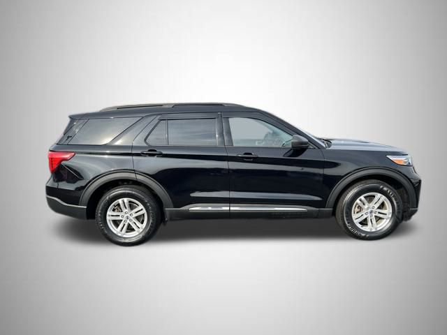 Used 2022 Ford Explorer XLT w/ Equipment Group 202A image 6