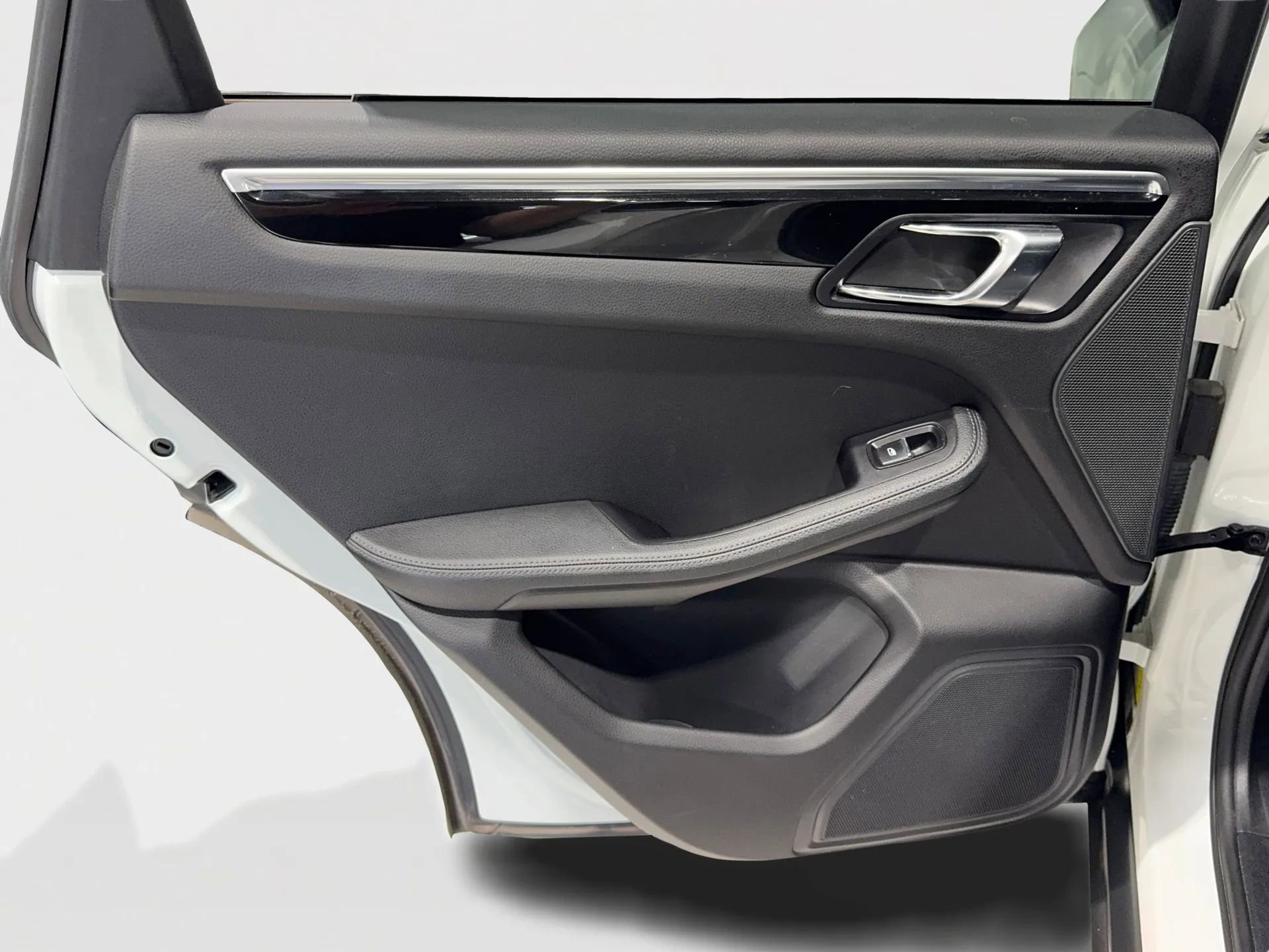 Used 2017 Porsche Macan image 14