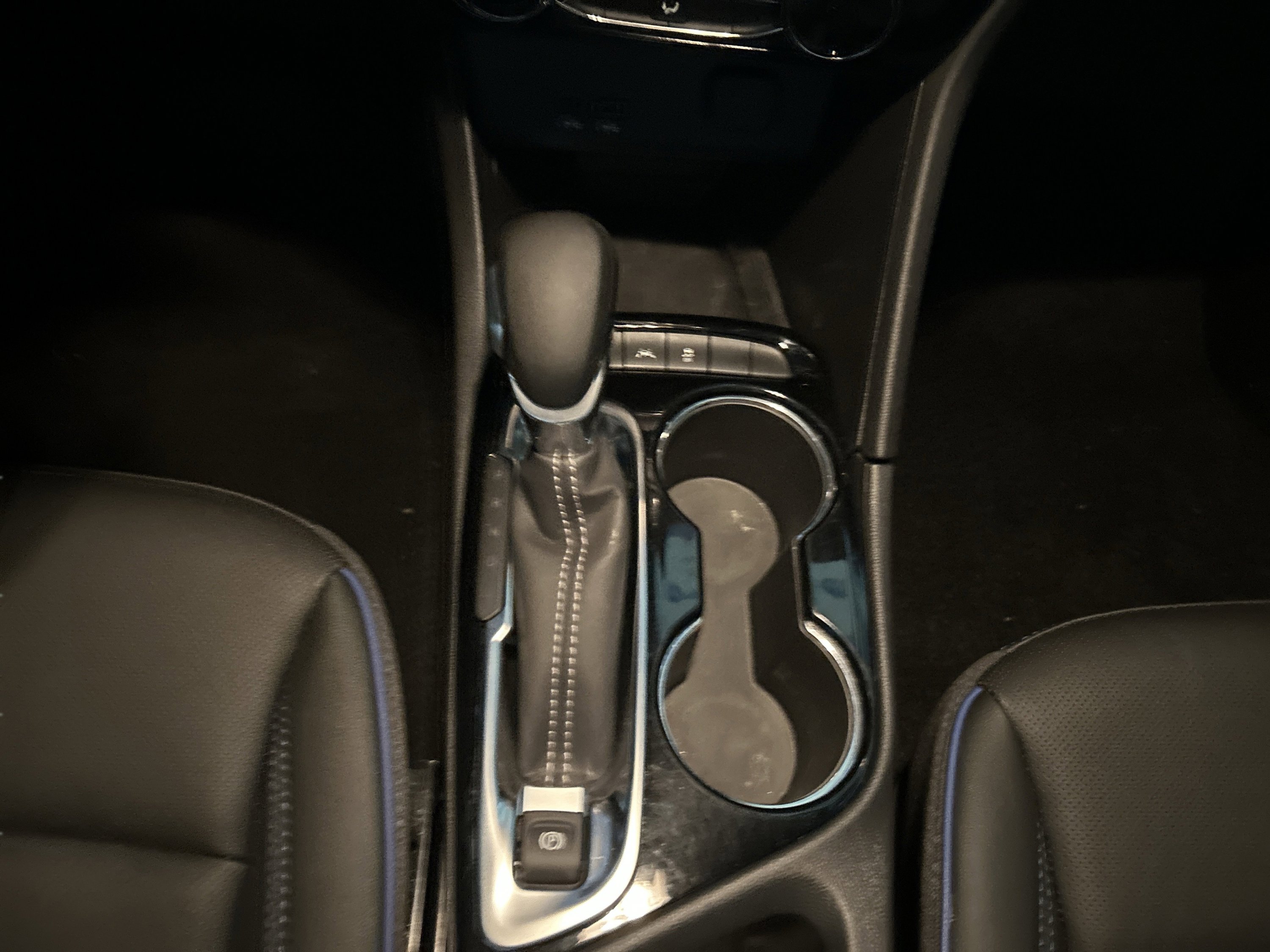 Used 2025 Buick Encore GX Sport Touring image 12