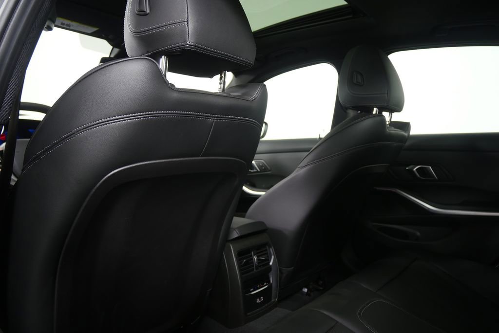 Used 2025 BMW 330i Sedan image 19