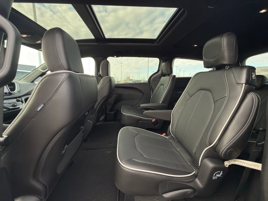 New 2026 Chrysler Pacifica Limited w/ S Appearance Package image 30