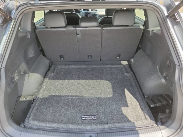 Used 2024 Volkswagen Tiguan SE R-Line AWD/4WD image 11
